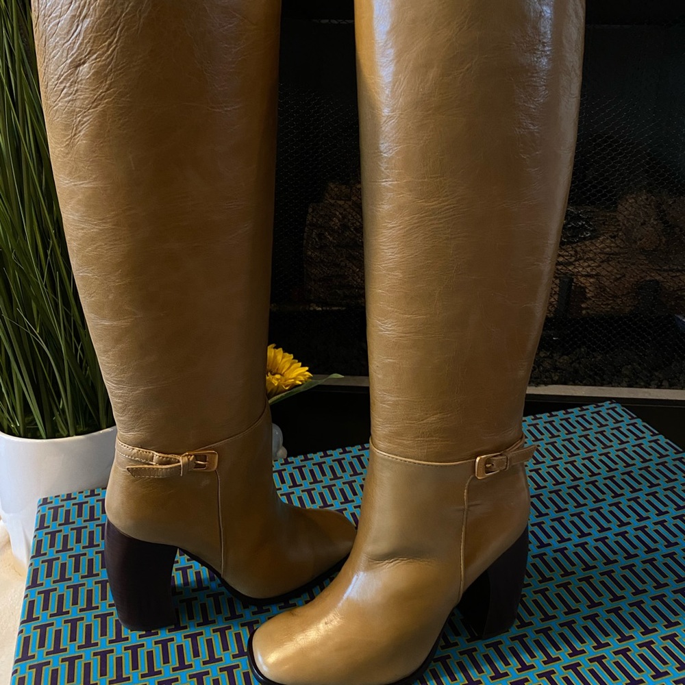 🔥SALE🔥Tory Burch Banana Heel Boot - Picture 2 of 7